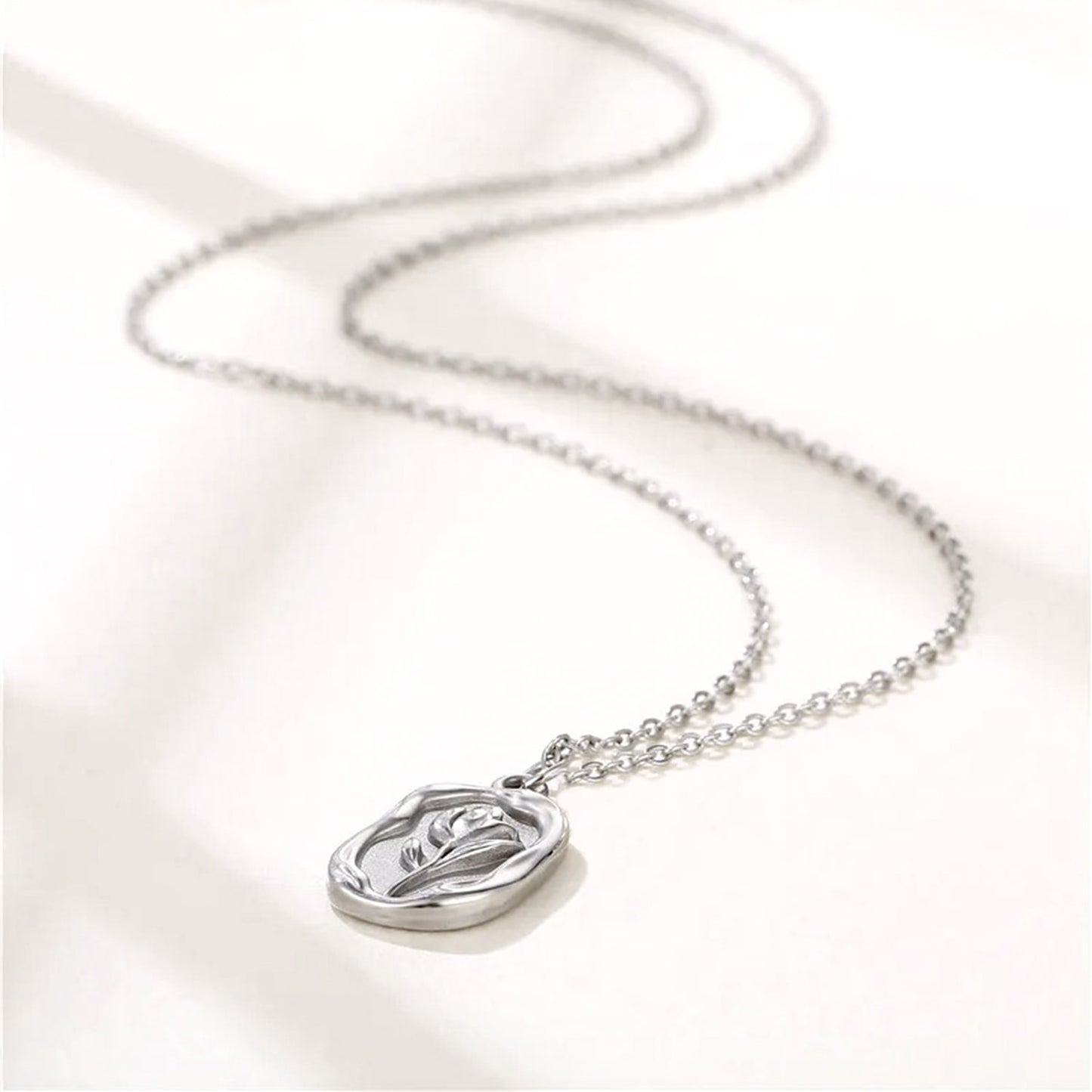 řetízek s růžičkou