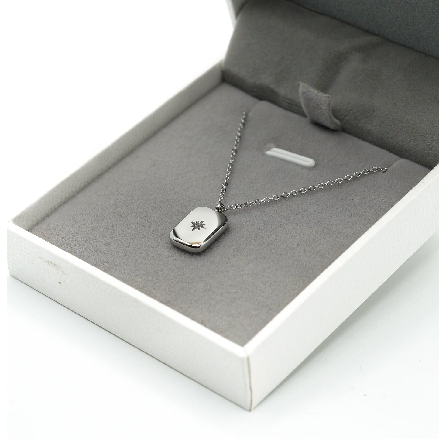 Jemný square řetízek se zirkonem