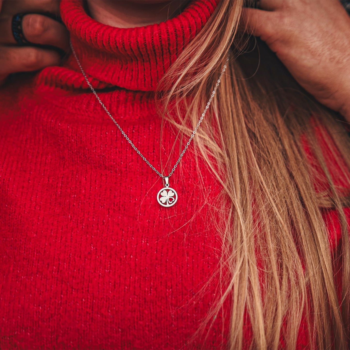 Jemný řetízek čtyřlístek se srdíčkem