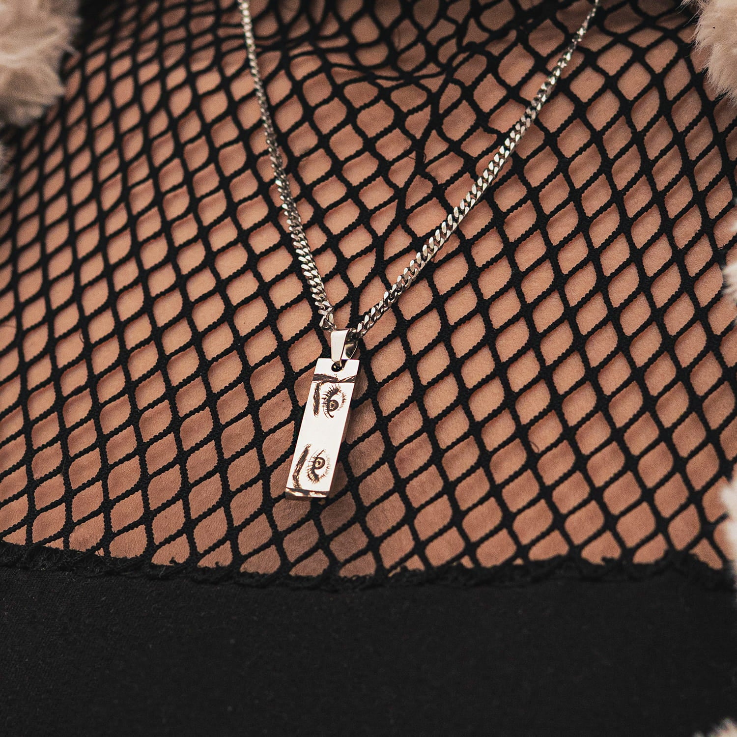 nahrdelník oči pro přitele