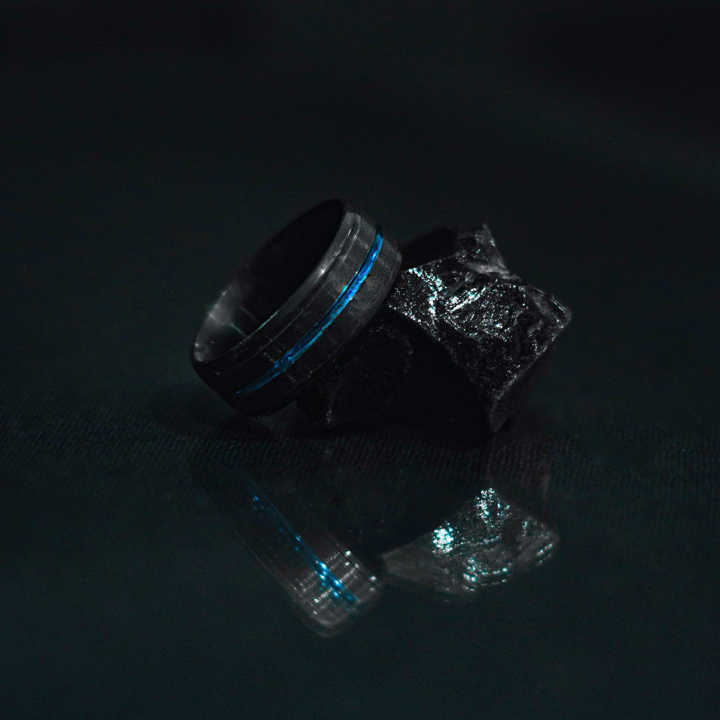 Modro-černý matný prsten