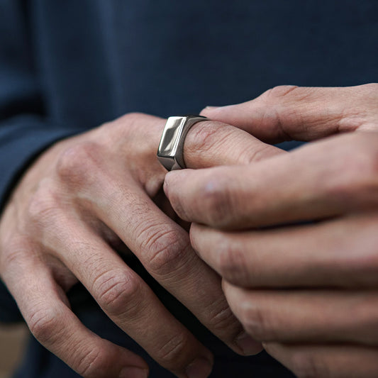 stříbrný hranatý prsten levně